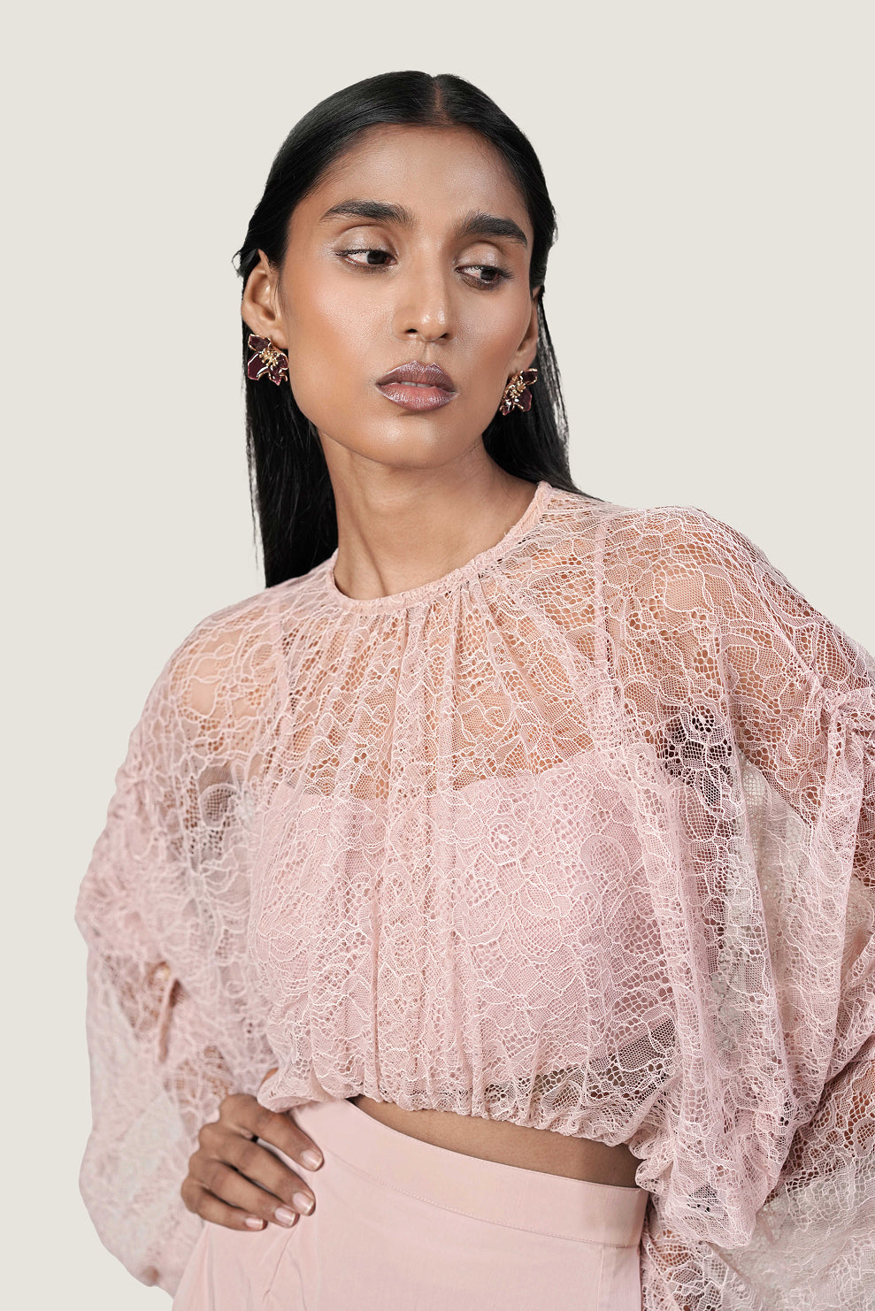 RUCHED SLEEVE LACE TOP