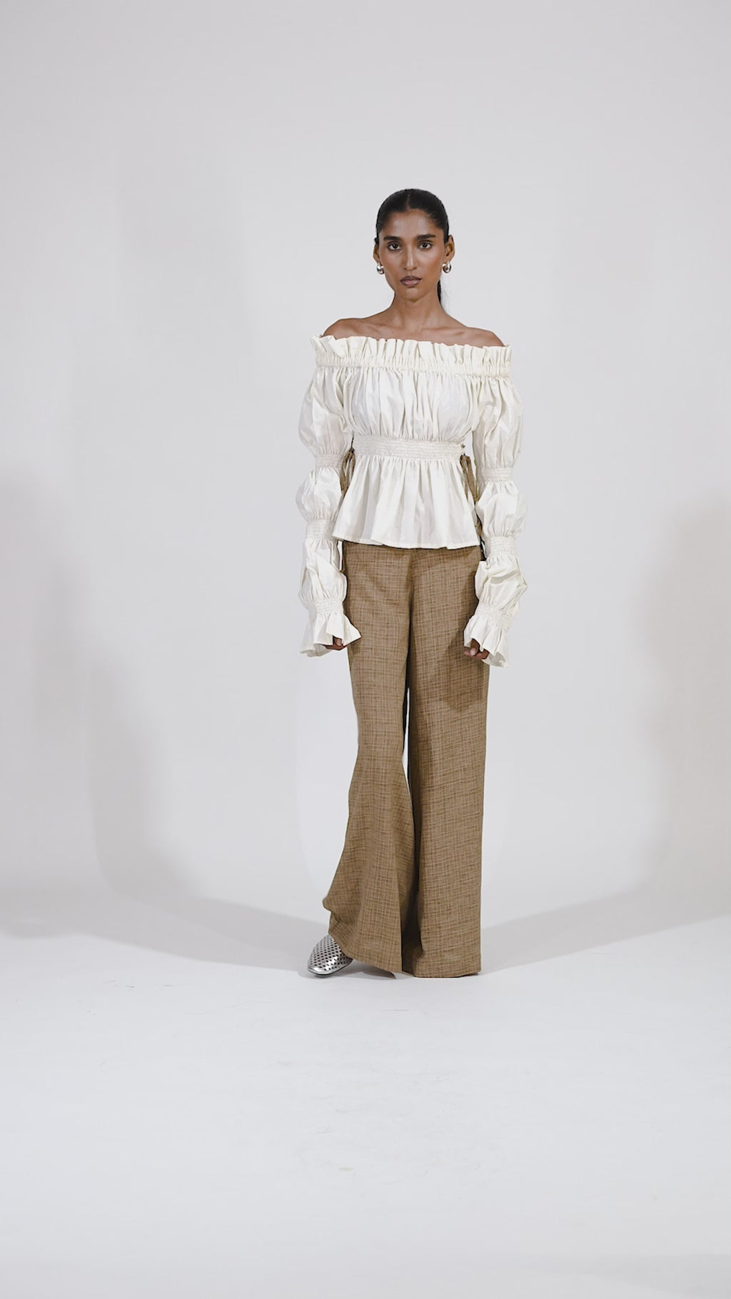FIT AND FLARE COFFEE PANT